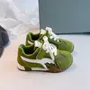 Zapatillas de Entrenamiento Alemanas Estilo Retro para Niñas Primavera/Verano 2026 Nueva Moda Infantil Versátiles Casuales Deportivas Suela Suave Zapatos Forrest Gump
