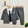 Traje de Raya Nuevo para Niños 2026, Conjunto de Tres Piezas Estilo Coreano para Primavera y Otoño, Ropa Formal Británica Infantil de Moda