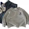 Camisa Base Bangcheng para Meninos 2026 Inverno Novo Estilo Infantil Listrada Modelagem Solta Versátil Top Camada Interna Quente para Bebê Tendência