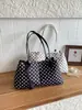 Bolsa Tote de Gran Capacidad, Moda Transfronteriza, Lunares, Nicho, Bolso de Hombro Fresco y Dulce, Moderno y Elegante, Bolso Versátil de Axila