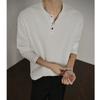 Gerente de Tienda Maneja la Entrega de Camiseta Básica de Manga Larga Estilo Waffle Henley con Cuello para Hombre, Dos Piezas Imprimibles