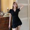 Saia elegante rabo de peixe feminina verão Coreia do Sul nova cintura emagrecimento decote em V design nicho vestido preto