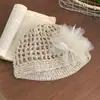 Chapéu de Crochê Feito à Mão com Flores Vazadas para Mulheres, Moda de Nicho Respirável para Primavera e Verão, Touca Pequena de Tricô Pulôver