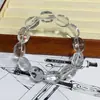 Pulsera popular al por mayor de cristal blanco imitación natural forma libre cristal transparente, pulsera de oso fresa de cristal blanco moderna y versátil para mujer