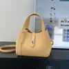 2026 Nova Moda Versátil Bolsa de Ombro Grande Capacidade Bolsa de Mão Padrão Lichia Bolsa de Axila Bolsa Transversal Bolsa de Cesta