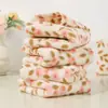 El paño de cocina no es propenso a la absorción de grasa, es altamente absorbente, adecuado para uso doméstico, elimina manchas, limpia vidrios, no suelta pelusa y es un paño de limpieza multifuncional