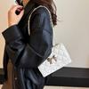 Bolsa pequena quadrada com corrente distinta estilo coreano 2024 outono nova casual simples moda distinta retro bolsa de ombro crossbody