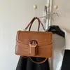 2026 Nuevo Bolso de Mano con Textura de Cocodrilo para Mujer, Piel de Lujo Ligero, Hebilla de Cuero, Solapa, Bolso Cuadrado Pequeño, Celebridad de Internet, Bolso para el Trabajo Diario