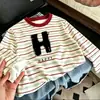Camiseta de Manga Larga a Rayas de Algodón Puro, Nueva Moda Primavera y Otoño para Niños, Estilosa y de Corte Holgado, Camiseta Básica Versátil para Niños Mayores
