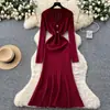 Vestido de Malha Elegante de Celebridade para Outono, com Decote V, Dois Botões, Mangas Longas e Ajuste na Cintura, para Mulheres, para usar com Suéter e Saia Longa