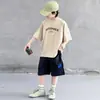 Conjunto de Verano para Niños 2026 Estilo Nuevo Conjunto de Dos Piezas con Camiseta de Manga Corta Estampada Deportiva Casual Elegante y Pantalones Cargo para Niños