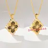 Versión de Alta Gama V-Gold Trébol de Cuatro Hojas Cepillado Estilo de Corte de Ópera Esmalte de Nácar Blanco Chapado en Oro de 18 Quilates Collar Buccellati