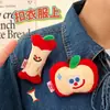 Broche de muñeca de manzana original Tengyi, joyería para niña, mochila, pin decorativo, lindos accesorios para muñecas de peluche, venta al por mayor