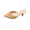 Comércio exterior atacado transfronteiriço sapatos femininos bico fino salto agulha, chinelos de verão elegantes com laço, sandálias estilosas de salto alto