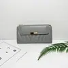 Cartera de Mujer Nueva de Estilo Largo Transfronteriza, Color Sólido Simple, Bordado Vintage de Alta Gama, Cartera de Mujer con 70% de descuento, En Stock para Venta al por Mayor