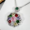 Collar con colgante giratorio de turmalina y diamantes de colores, con incrustaciones de diamantes y flor giratoria de circonita.