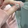 Pendientes de Borla con Lazada Estilo Francés, Exquisitos y de Alta Gama, Diseño Único de Nicho, Elegantes y Lujosos, Joyería para Orejas Fresca y Discreta