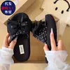 Pantuflas de lunares con lazo estilo coreano para mujer, para uso exterior en verano, nuevas sandalias súper populares 2026, chanclas versátiles de suela gruesa