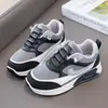 Zapatos Deportivos para Niños 2026 Primavera Nuevos Versión Coreana Zapatos Casuales para Niños Suela Suave de Cuero Zapatos para Correr para Niños Mayores