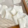Meias Finas Curtas Brancas de Verão Femininas Malha Vazada Respirável Absorventes de Suor Renda Pequena Estilo Japonês Verão Algodão Cano Curto Versátil