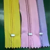 Venta al por mayor de fábrica en stock Cremallera de nailon No.5 con cola cerrada para equipaje, ropa, fundas de edredón cerradas, pantalones, cremallera de tapeta autoblocante