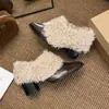 Sapatos de salto alto pontudos da moda com forro de pelúcia, tamancos femininos de inverno 2026, salto grosso emagrecedor, sapatos de algodão com boca de pelúcia