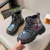 Botas Martin de Outono e Inverno Femininas com Pelúcia Nova 2026 Botas Princesa Elsa Botas de Couro Infantis Botas Curtas para Bebê Sola Macia Antiderrapante
