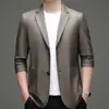 Chaqueta de cuero PU versátil de nuevo estilo para hombres de mediana edad, para primavera y otoño de 2026, cortavientos, formal de negocios, abrigo cálido de color liso, venta al por mayor casual