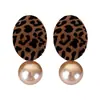 Aretes Melard ovalados con estampado de leopardo y perla, aretes largos geométricos aterciopelados, aretes estilo retro otoño/invierno para mujer