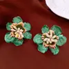 Brincos de Tarraxa Flor de Gotejamento de Óleo em Metal Agulha de Prata, Simples e Fashion, Luxo Leve com Sensação de Alta Qualidade, Brincos Versáteis de Estilo Festivo de Nicho
