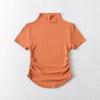 Camiseta de manga corta con cuello vertical estilo europeo y americano para mujer, verano 2023, corte entallado, dobladillo irregular, arrugado y corta.