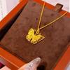 Tienda de oro con colgante de mariposa de seda de oro antiguo, cadena para clavícula, collar Zhuang Zhou Meng mariposa, colgante de alta gama para mujer
