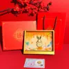 Nuevas piezas de exhibición de pasteles de luna del Festival de Medio Otoño con pan de oro, perfectas como regalos exquisitos y de alta gama para familiares, amigos y socios comerciales, simbolizando prosperidad y abundancia