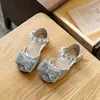 Sapatos Infantis Sapatos de Princesa 2026 Sandálias de Cristal para Meninas Sola Macia Novos Estilo Coreano para Meninas Pequenas Verão Laço Strass