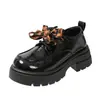 Mocassins de couro com cadarço femininos, novo modelo da primavera 2026, sola grossa, versáteis, estilo faculdade britânica, mocassins JK retrô