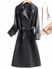 Gabardina de cuero negro transfronteriza para mujer, estilo largo 26, abrigo de moda, chaqueta de cuero estilo británico, chaqueta de motociclista, abrigo con ceñidor en la cintura, talla grande