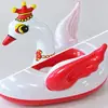 Este elegante flotador de piscina con forma de cisne es un éxito de ventas internacional y se ve genial en las fotos.. Es perfecto para la piscina o la playa, y el asiento incorporado lo hace ideal para que los bebés jueguen en el agua.