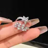 ¡Diamantes de pista estrellada! Anillo abierto de circonita de diamantes completo, diseño único, anillo para el dedo índice, joyería simple y elegante para mujer al por mayor