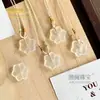 Colgante de Ágata Blanca Tipo Hielo Natural Flor de Seis Pétalos, Lindo Chalcedonia de Hielo de Alta Calidad Flor de Cinco Pétalos Accesorio de Lujo Ligero de Nicho para Mujer