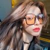 Gafas de moda vintage con montura grande en color rojo, gafas de sol cuadradas de metal con montura media, gafas de sol lisas de estilo cyber celebridad para mujer