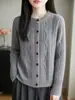 Nuevo Cárdigan de Punto con Cuello Redondo de Forro Polar Ártico Otoño/Invierno 2026 Manga Larga para Mujer Retorcido Color Sólido Ajuste Holgado Versátil