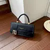 Bolso pequeño cuadrado tejido de color liso estilo europeo y americano con asa corta, tapa abatible y diseño de cierre, versátil para uso diario, bolso de mujer de un solo hombro o cruzado