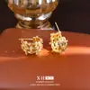 Brincos geométricos em forma de C únicos e estilosos com incrustação de diamante, brincos versáteis de estilo europeu e americano com um design distinto de alta qualidade