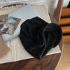 Gorro negro pequeño de red con cara roja para mujer, gorro de lana para otoño e invierno, gorro cerrado de punto para el frío