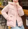 Casaco de Algodão Fashion com Capuz Roupas de Algodão Feminino Inverno Estilo Curto 2026 Novo Estilo Coreano Slim Fit Jaqueta Engrossada Casaco de Algodão Tendência