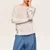 Top minimalista de duas camadas com mangas compridas estilo coreano para mulheres, apresentando gola redonda color-block em duas camadas e uma bainha versátil e casual, perfeito como camiseta de base
