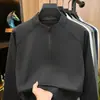 Camiseta de manga larga sin costuras con media cremallera para hombre, nuevo modelo otoño 2026, cuello alto, color liso, sudadera casual de capa base para hombre al por mayor