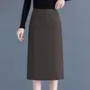 Saia midi reta macia rosa claro feita sob medida, cintura alta, estilo simples, adequada para o outono no trajeto para o trabalho, cor sólida versátil