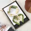 Bufanda Cuadrada de Moda Versátil Estilo Coreano Floral 70% Seda Artificial Pañuelo de Cuello Pañuelo de Cuello de Alto Grado con Puntos Venta al por Mayor