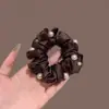 Exquisito y dulce scrunchie de satén con perlas estilo coreano, liga para el cabello simple y versátil, accesorio para el cabello duradero y que no daña.